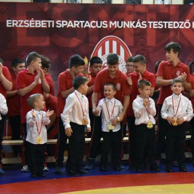29 Felavattuk A Sportosztalyosokat 02