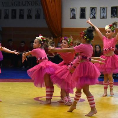 38 Felavattuk A Sportosztalyosokat 02